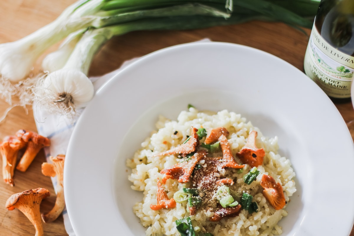 Risotto champignons, parmesan vegan & oignons nouveaux – Taureau Ailé